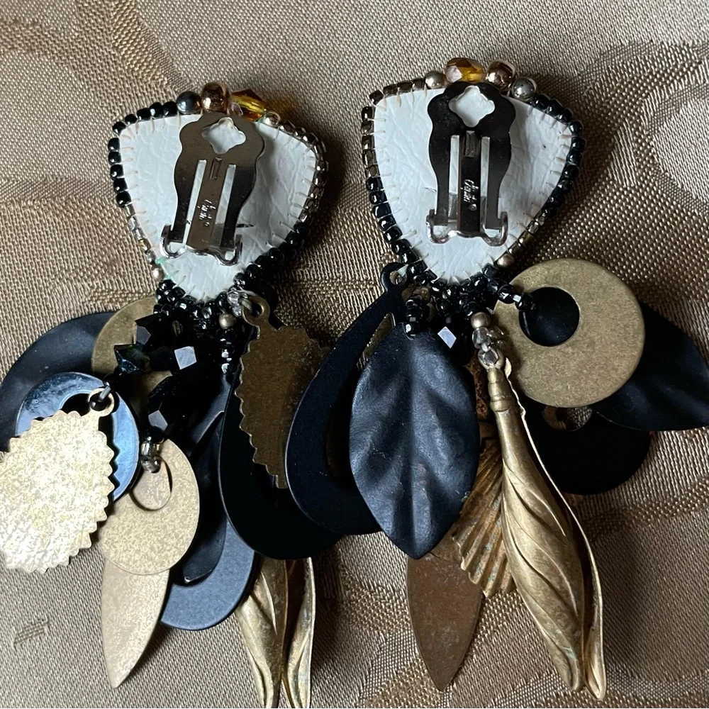 Vintage Onyx Brass Chipita Clip on earrings - Picture 4 of 8